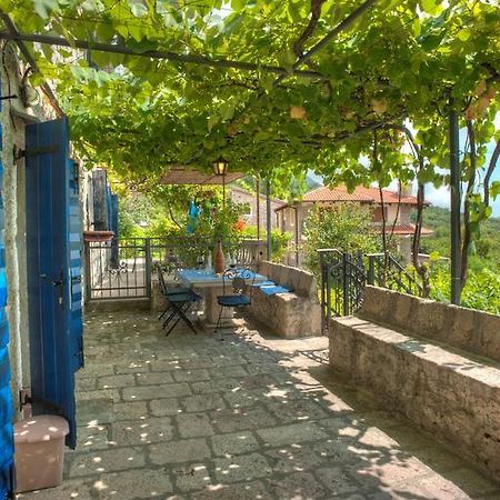 Holiday Home Neda Свети Стефан Стая снимка